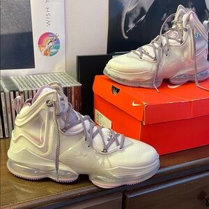 Nike LeBron 19 Phantom Purple men's size 11